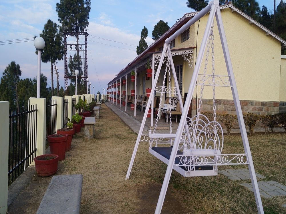 V Resorts Mumukshu Pauri Zewnętrze zdjęcie
